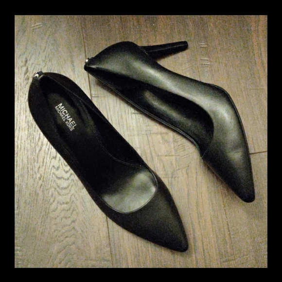 MICHAEL Michael Kors Classic Heels - Picture 1 of 10